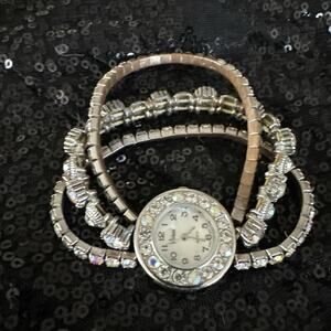 Vintage Vivani Silver Tone Rhinestone Gem Stretch Band Bracelet Watch